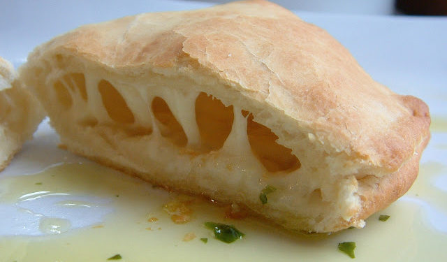 Chaczapuri z serem mozarella