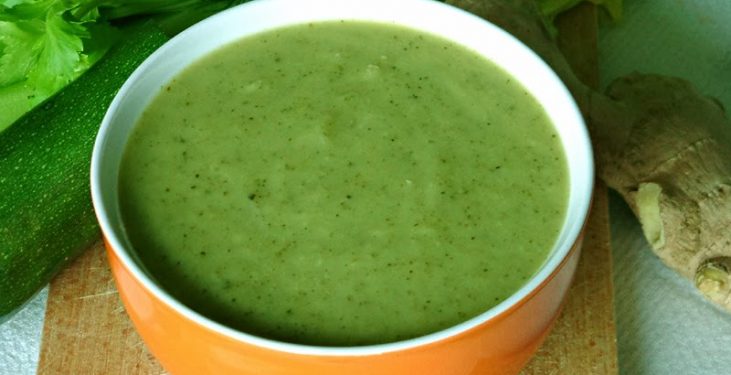 zielona zupa z brokułów