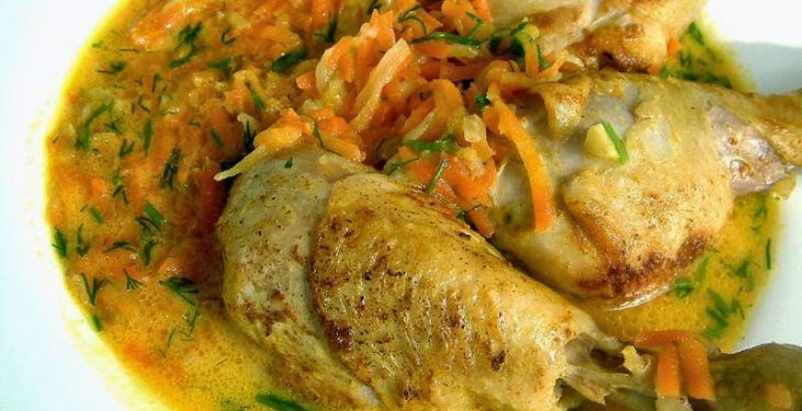 Kurczak duszony w jarzynach z sosem koperkowym z indyjską nutą