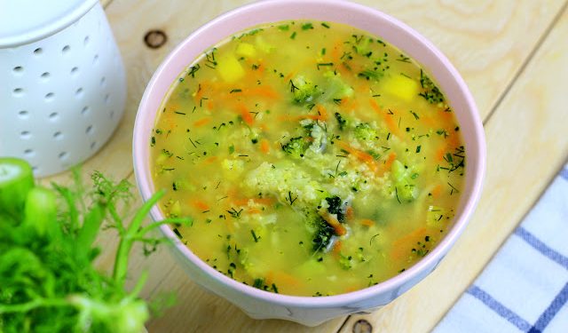 Zimowa zupa brokułowa z kaszą jaglaną wegetariańska