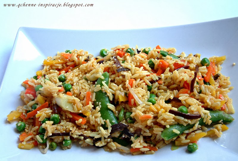 Przepisy Fit: Dietetyczna wersja smażonego ryżu z warzywami. Porcja ok.330 kcal